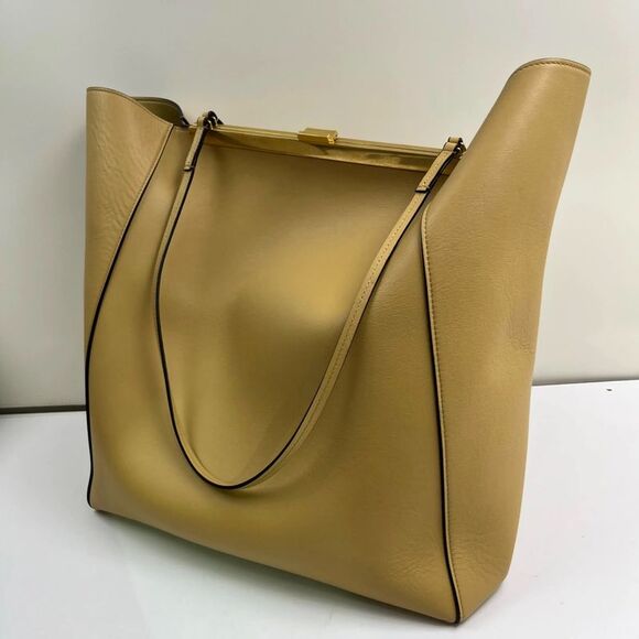 Celine Women Pre-Loved Bag Very Good Condition - Picture 2 of 9